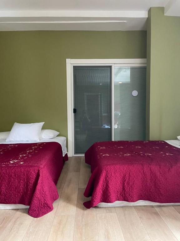 Private Room w/ Private Full Bathroom & WIFI & AC & Shared Kitchen in Los Angeles